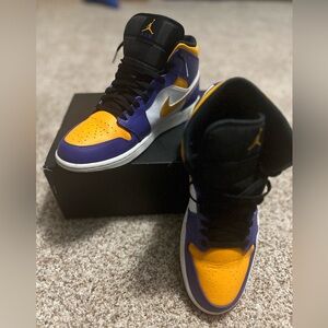 Men Jordan 1s #Lakers size 10.5